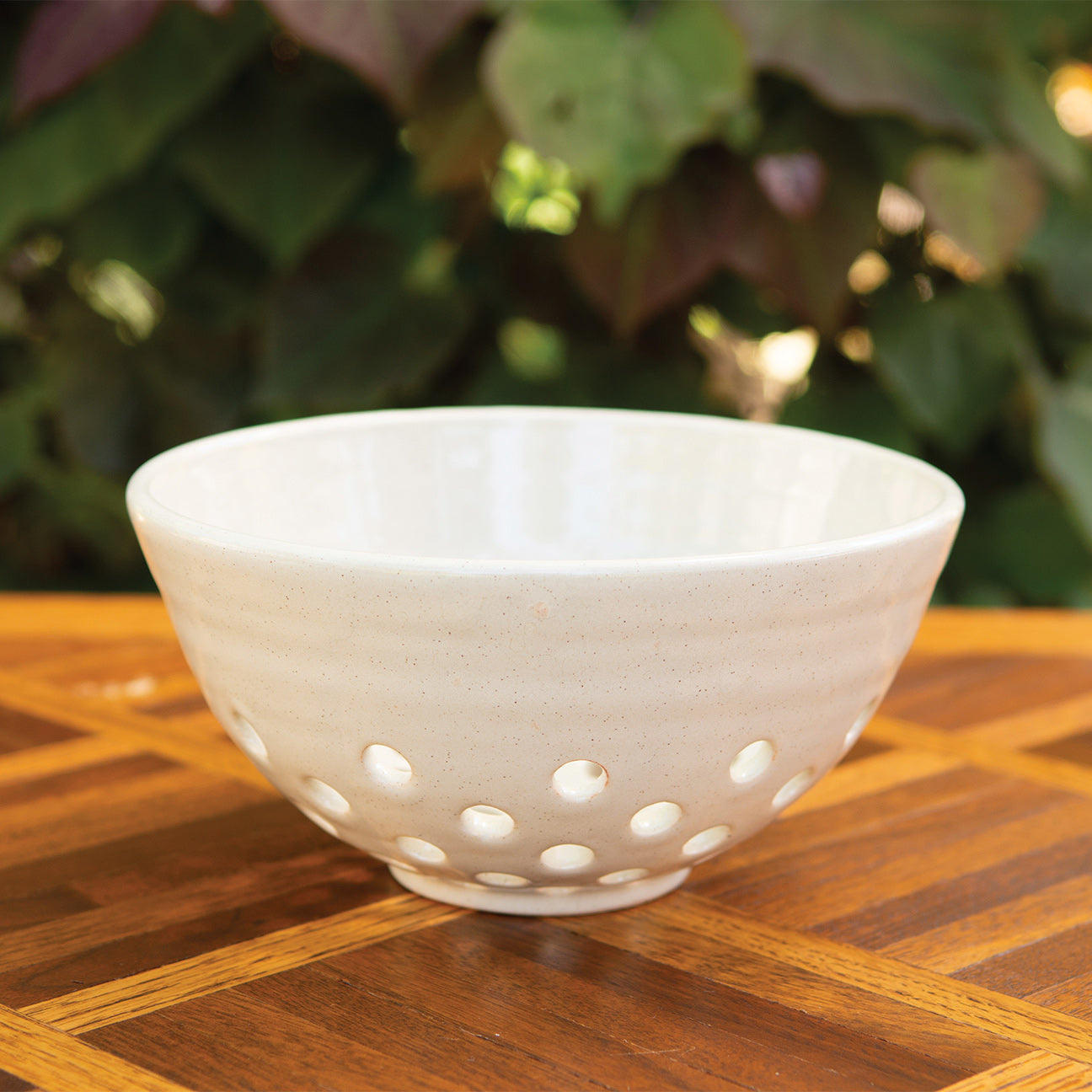 8” Creamy Low Drain Collander